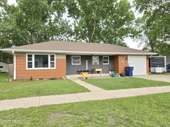 1225 E Kemp Ave, Watertown, SD 57201