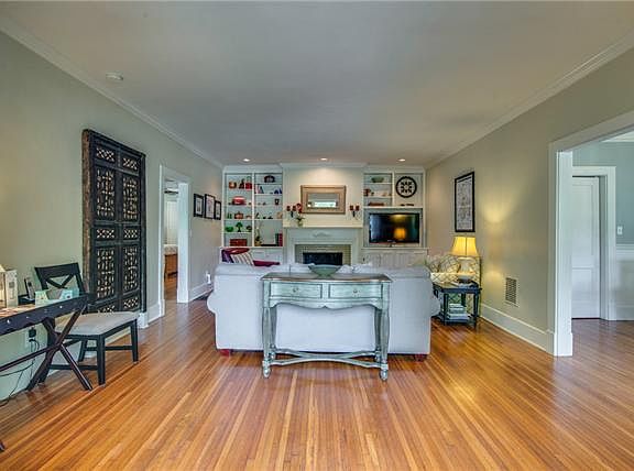 2nd image of 3805 Princeton Ave