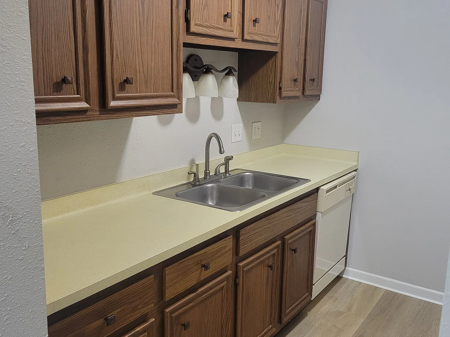 N114W15680 Sylvan Cir — Photo 3