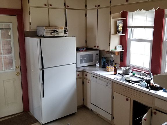 2nd image of 1022 College St N