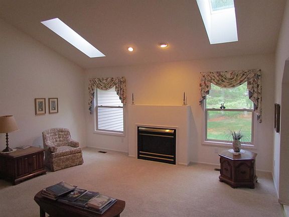 3rd image of 6287 Sequoia Dr