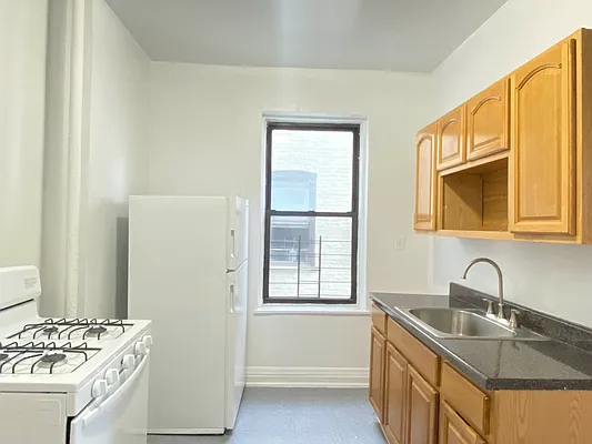 Rented by Best Service Realty Corp | media 4