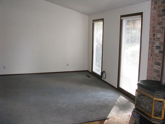 3rd image of 5123 Vale Ct SE