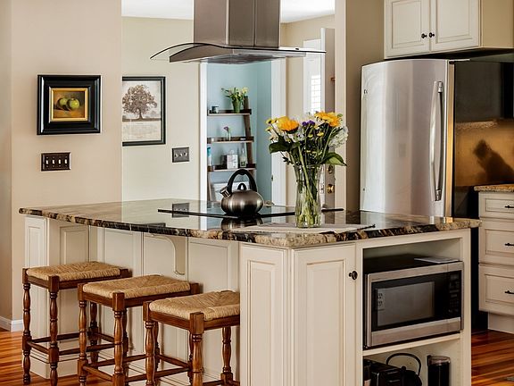 5th image of 13 Fieldstone St #13