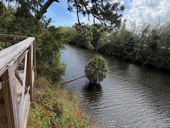 3rd image of 1630 Glen Road