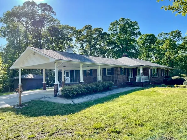 436 Tommy Irvin Rd, Mount Airy, GA 30563
