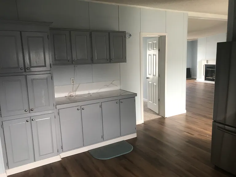 945 Bandera St — Photo 13