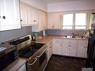 5th image of 17 Maywood Pl