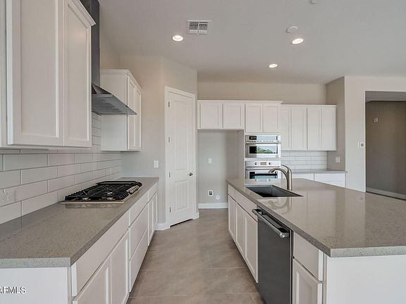 5th image of 20151 W Marshall Avenue W