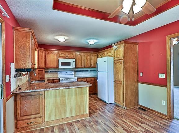 3rd image of 1036 SW Twin Creek Dr