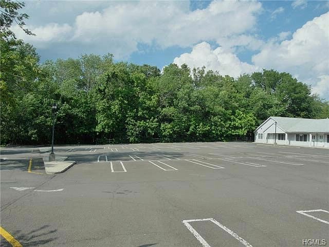 2nd image of 500 New Hempstead Rd Ste D