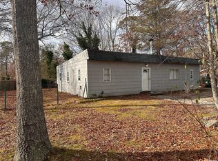 12 Baycrest Ave, East Quogue, NY 11942