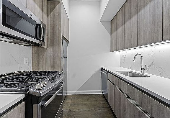 5th image of 15 Park Row APT 3G
