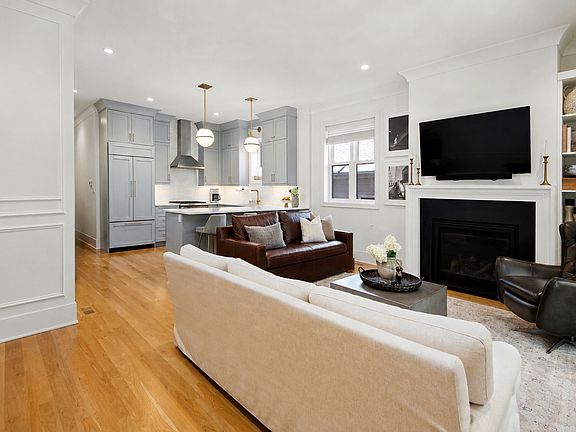 4th image of 1900 N Sheffield Ave #2N