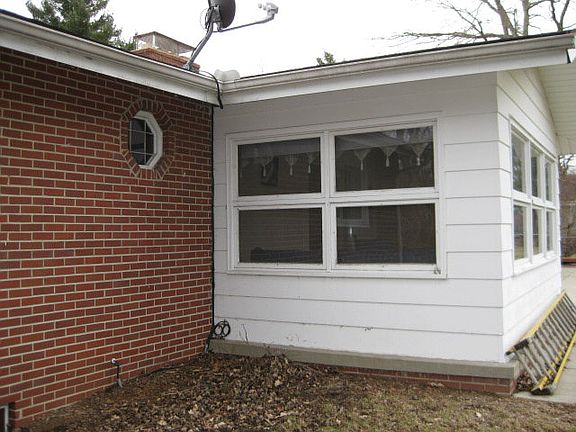 3rd image of 1137 Greenlea Dr