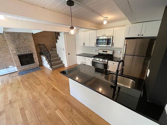 3rd image of 4855 N Hermitage Ave #5