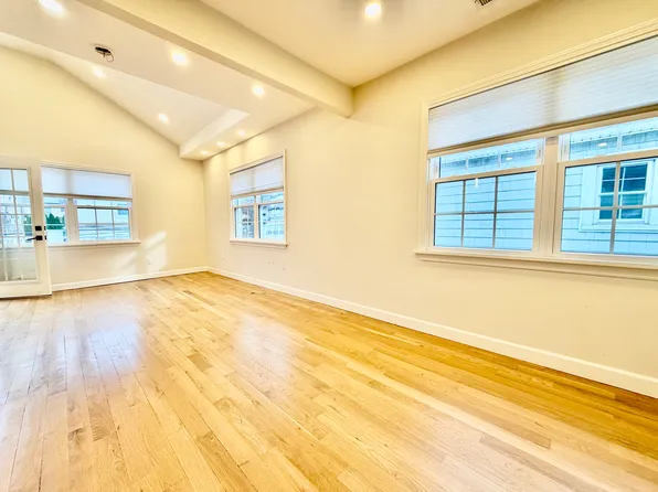 (undisclosed Address), Eastchester, NY 10709