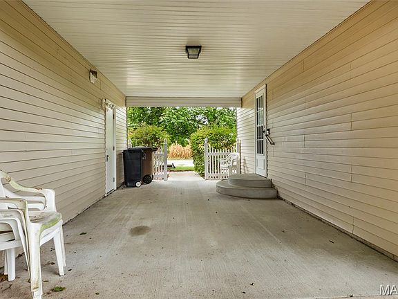 4th image of 2202 Reservoir Rd