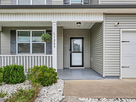 4th image of 1209 Henry Place Blvd