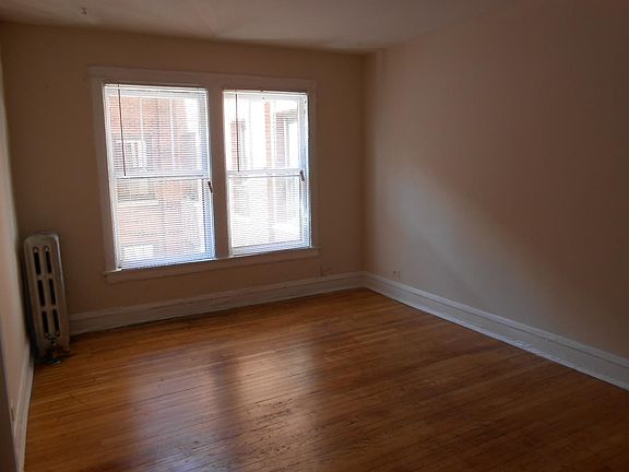 3rd image of 514 W Cornelia Ave #2J