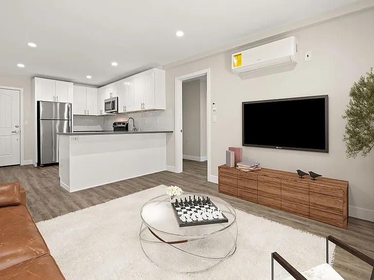Woodland Trio Apartments — Photo 37