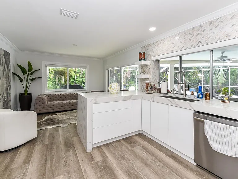 880 Hickory Ter — Photo 10