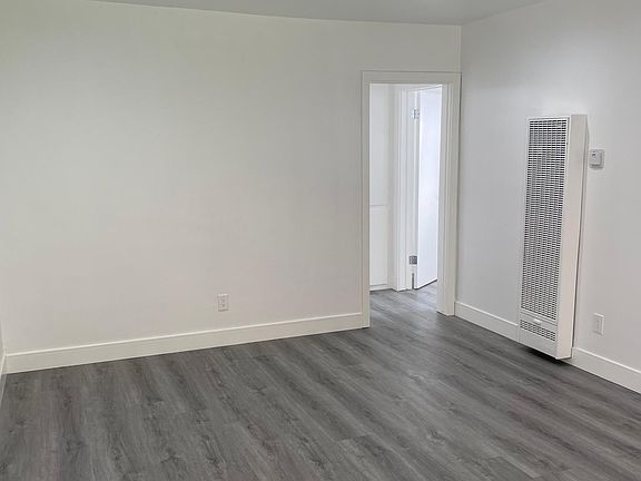 3rd image of 432 Palm Dr #2
