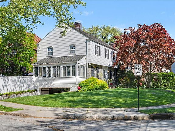 2nd image of 370 Summit Avenue