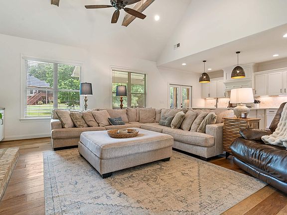 3rd image of 273 Lime Creek Ln