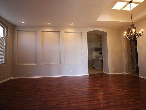 2nd image of 1333 W Spruce Dr