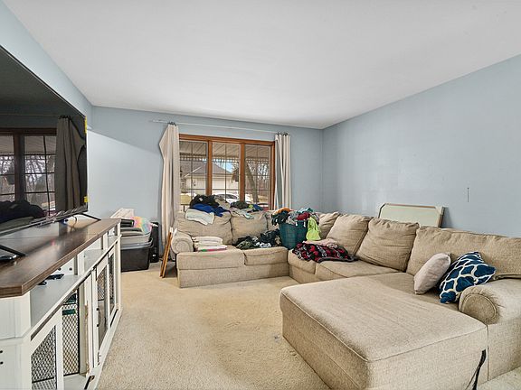 2nd image of 621 Huntley Ter