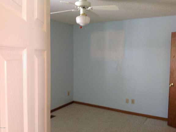 3rd image of 802 East Dr