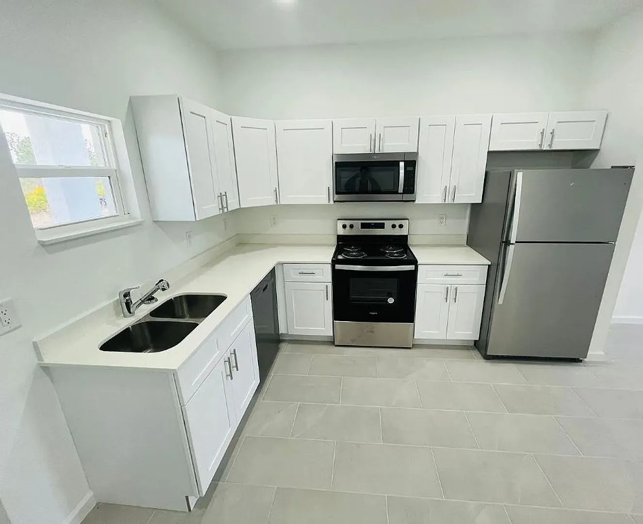 2-bed/ 1-bath single home in the quiet and peaceful Alva! — Photo 2