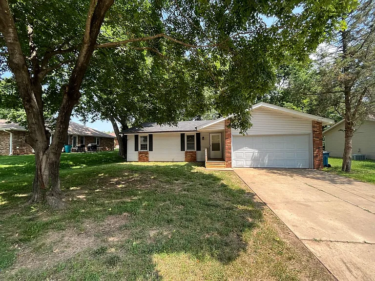 1269 E Rockhill St — Photo 1