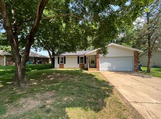 1269 E Rockhill St, Springfield, MO 65804