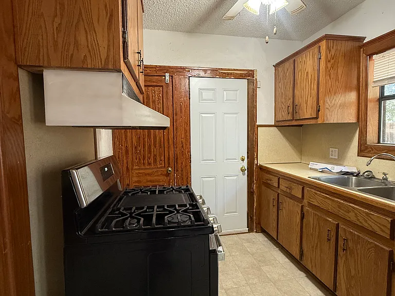 303 N Julian St — Photo 13