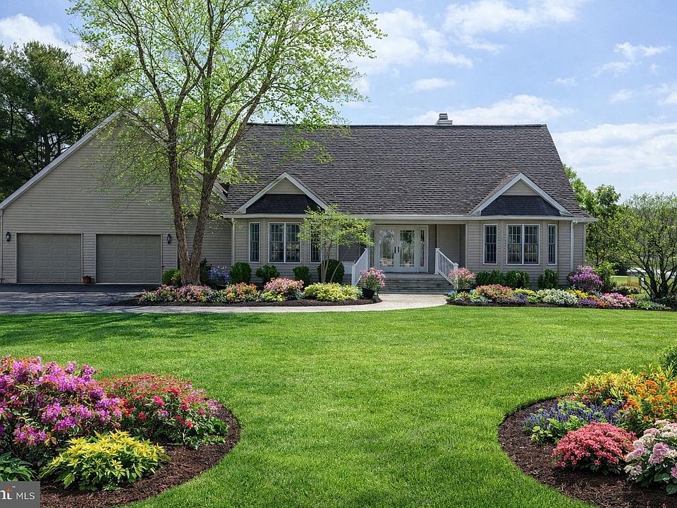 2nd image of 20 Glade Cir E