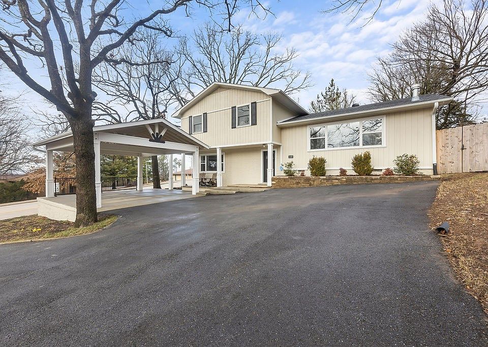 1st image of 440 W Patricia Ln