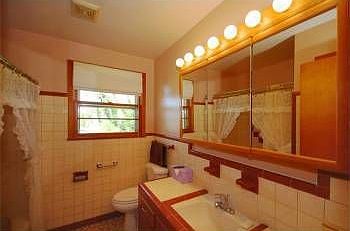 2nd image of 402 Bunkerhill Dr