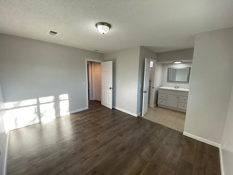 2059 Robin Dr — Photo 26