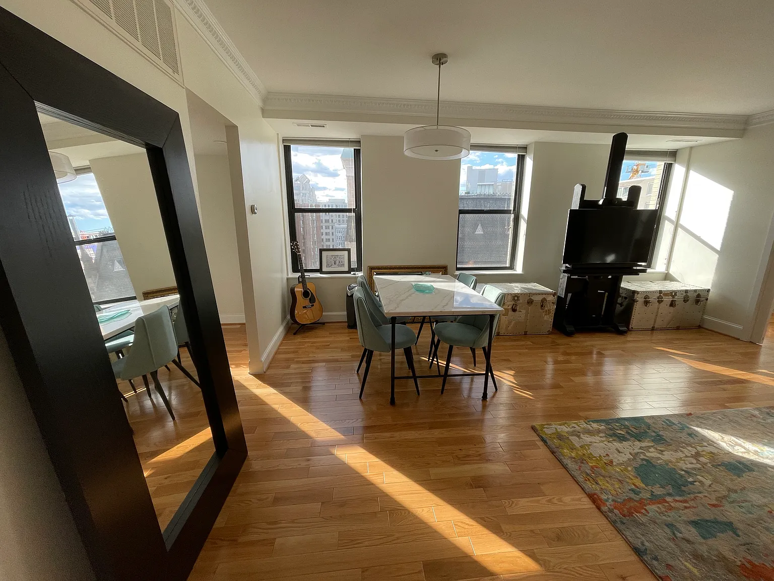 2 bed, 700 sqft, $3,200 — Photo 3