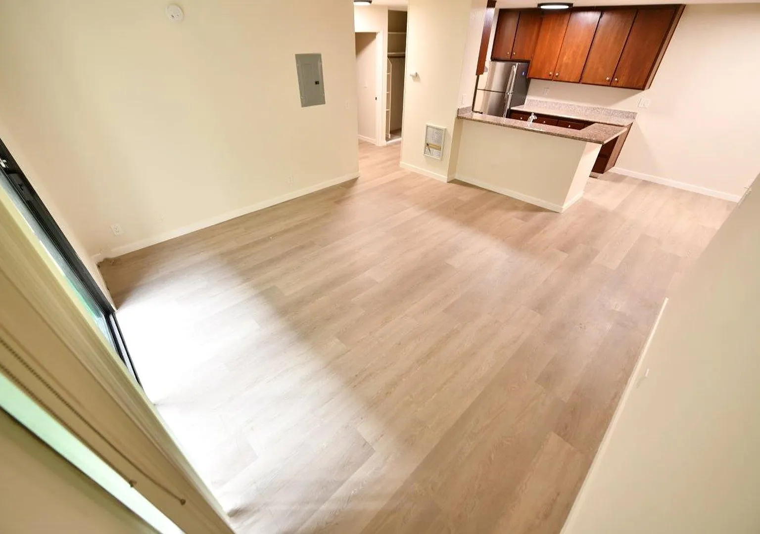1p042 - Staten Property — Photo 3