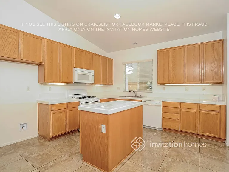 42213 Marbella St — Photo 5