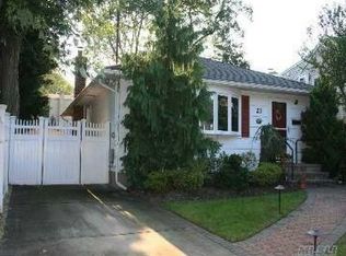 23 Cedar Dr, Massapequa, NY 11758