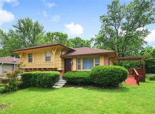 4900 Crescent Dr, Kansas City, MO 64133