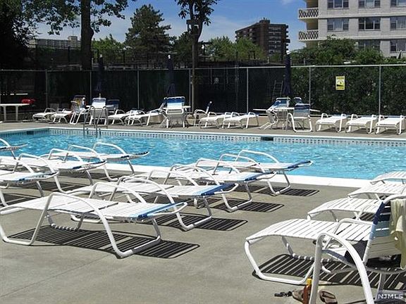 4th image of 2077 Center Ave APT 4H