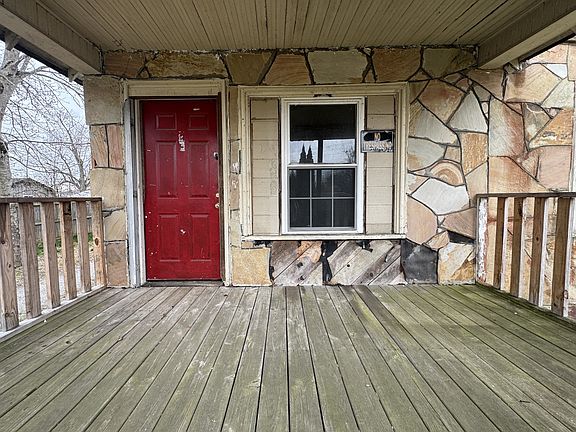 3rd image of 323 Bell St #A-b