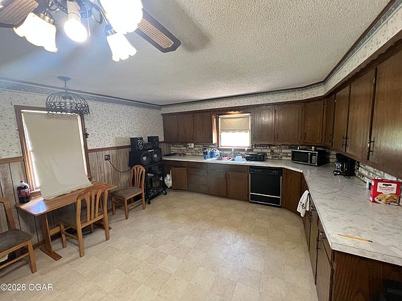 4th image of 7433 Oak Rd