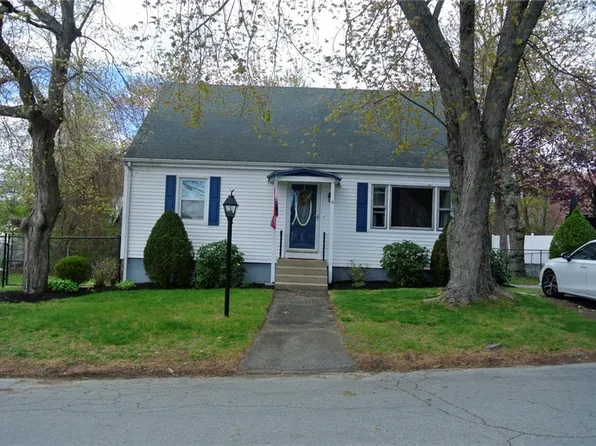 4 Eden Park Dr, Cranston, RI 02910