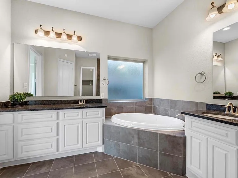 2024 Arrowood Glen Dr — Photo 16